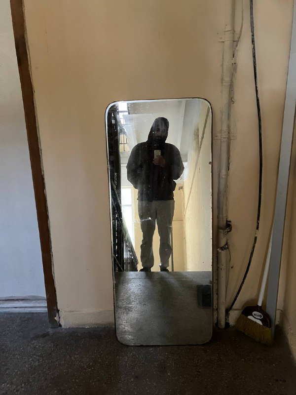 Большое мутноватое зеркало