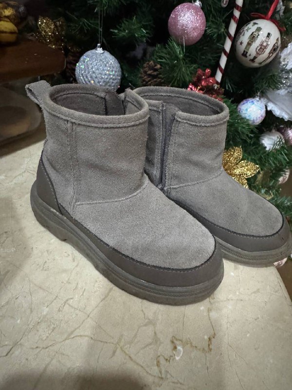 Куртка Okaidi, сапожки Quechua, сапожки Zara, кеды Levi’s 6