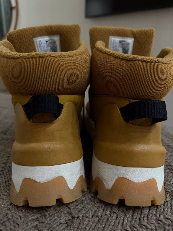 Ботинки Nike 37,5 размер