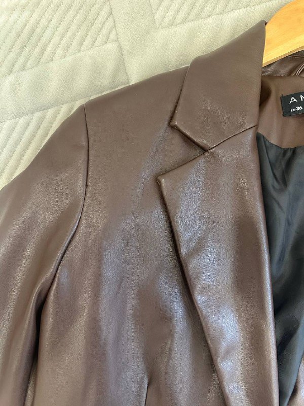 Коричневый блейзер из искусственной кожи