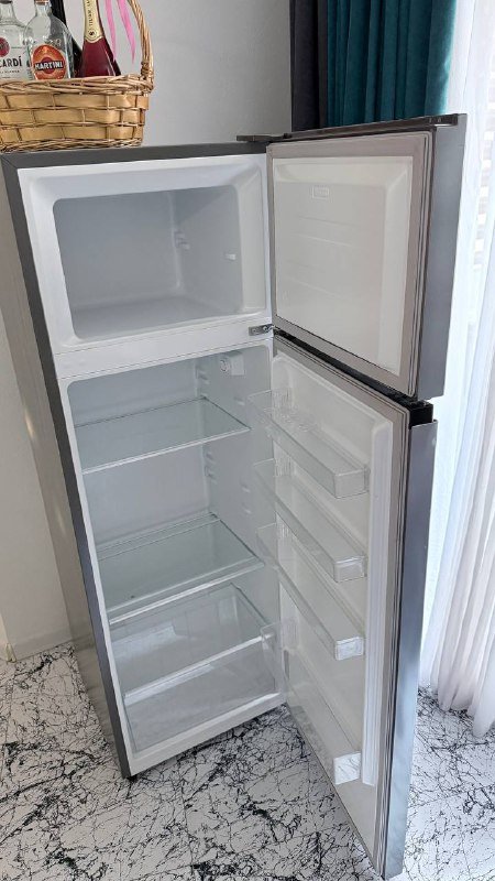 Холодильник Hisense 2