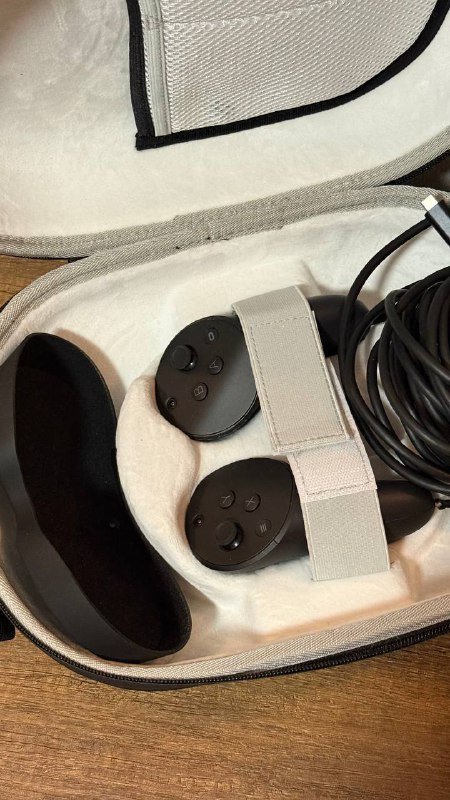 Meta Quest Pro шлем виртуальной реальности вместе с аксессуарами 2