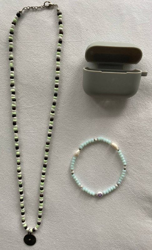 Лекарства, игра шашки, угли для кальяна, украшения, полотенца, таблички 5