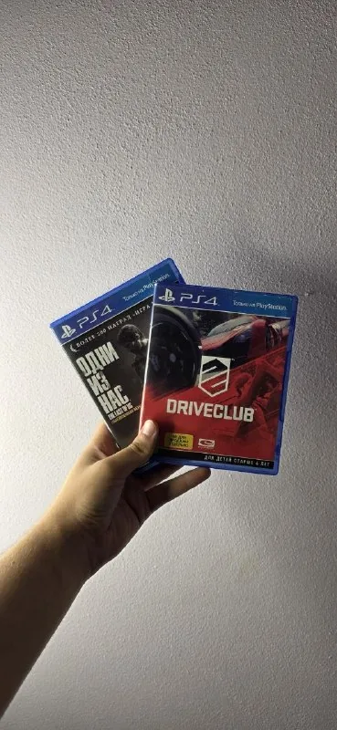PS4 Slim 1TB, 2 джойстика, 2 игры 1