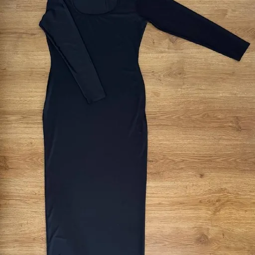 Черное базовое платье Boohoo