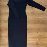 Черное базовое платье Boohoo 1