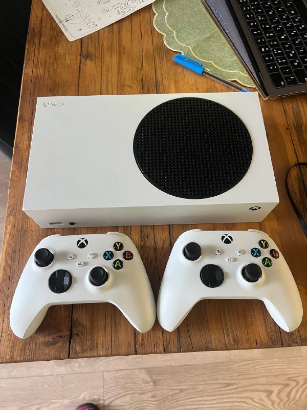 XBOX Series S, два джойстика