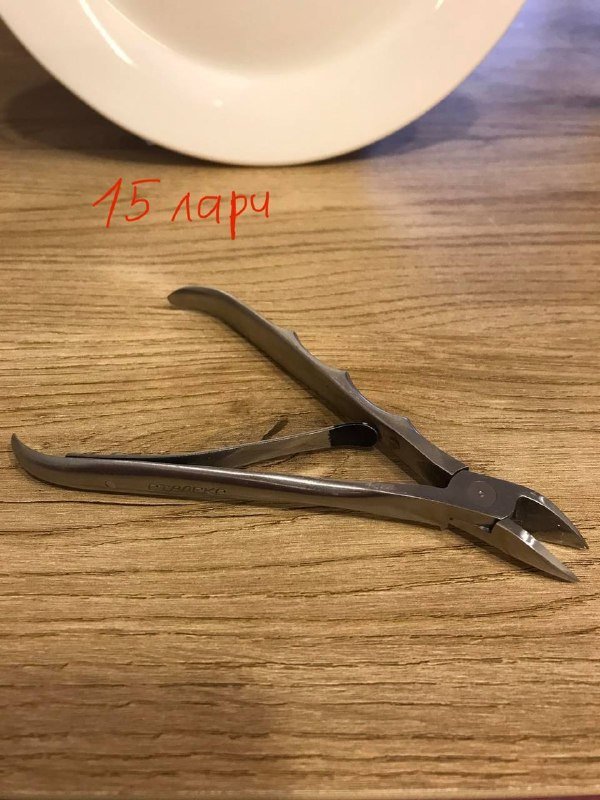 Кусачки для ногтей, щипчики для кутикул, щетка для пяток