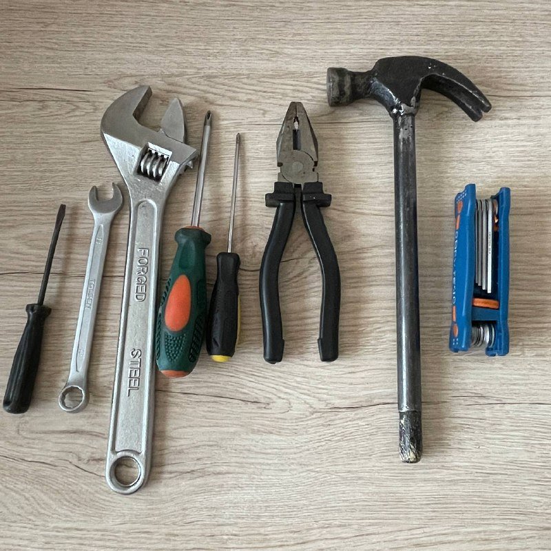 Тент, разогреватель, экран, коврики, кружки, сумка, горелка, сидушка, карабины, баллон, фильтр, веревка, москитная сетка, горелка спиртовая, нож, спальник, гидрокостюм 6