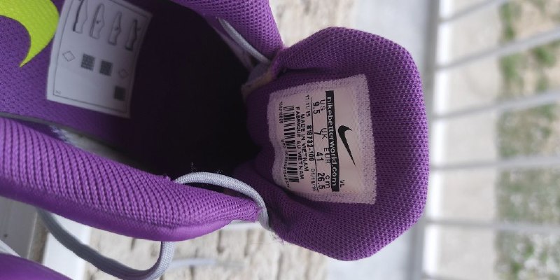 Новые оригинал Nike кроссовки размер 41 2