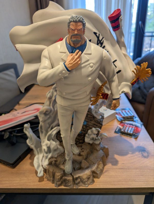 Фигурка 40см на подставке