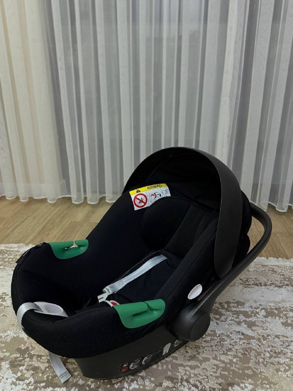 автокресло Cybex Aton M I-Size с адаптерами и вкладыш для младенцев 3