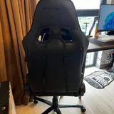 Игровой монитор AOC 27" Q27G2E, кресло HyperX, перчатки Venum, футы 5