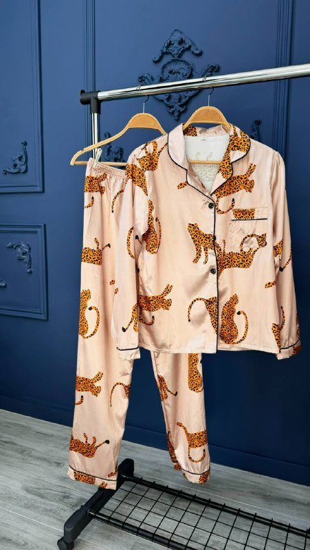 Подарочный бокс с пижамой, крабиком, кремом, помадой 3