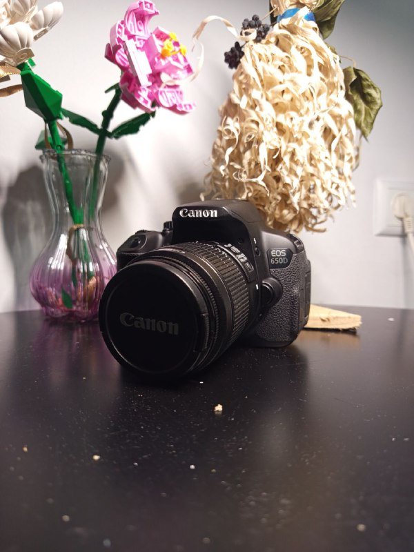 Фотоаппарат Canon EOS 650D, карта памяти, зарядка, сумка 1