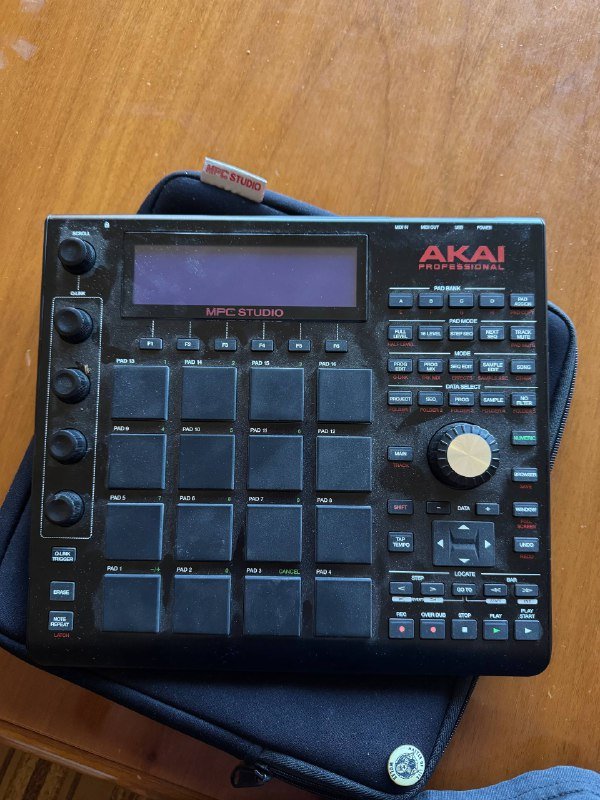 Pioneer DDJ-400, Akai MPC Studio, Akai LPK 25, Pioneer DG DM-40BT 2