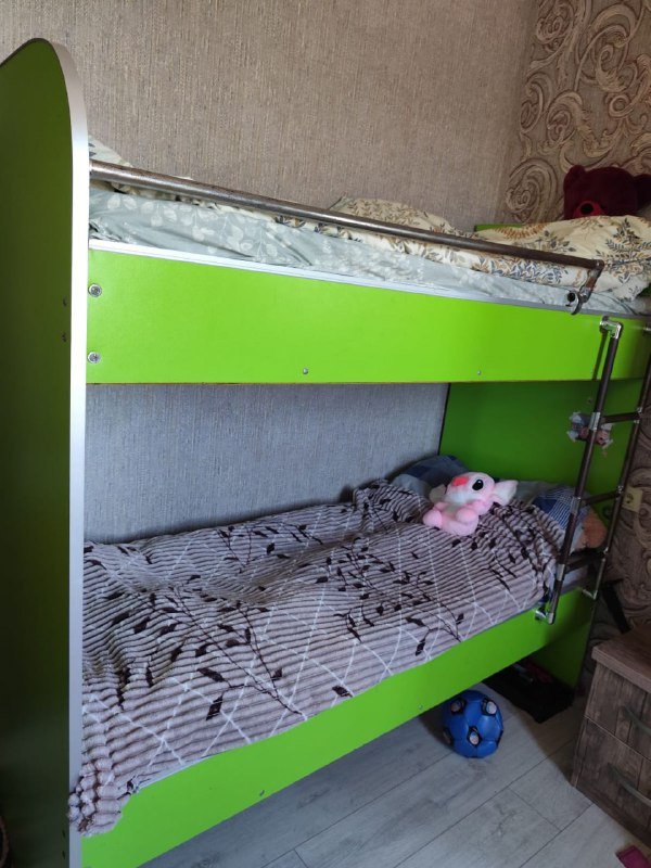 Двухъярусная кровать с матрасами 3