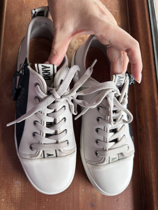 пальто женское, сумка DKNY, джинсы женские, кофта с капюшоном, кеды DKNY, рубашка Minus, спортивные штаны Puma, лоферы, джинсы Tommy Hilfiger 6