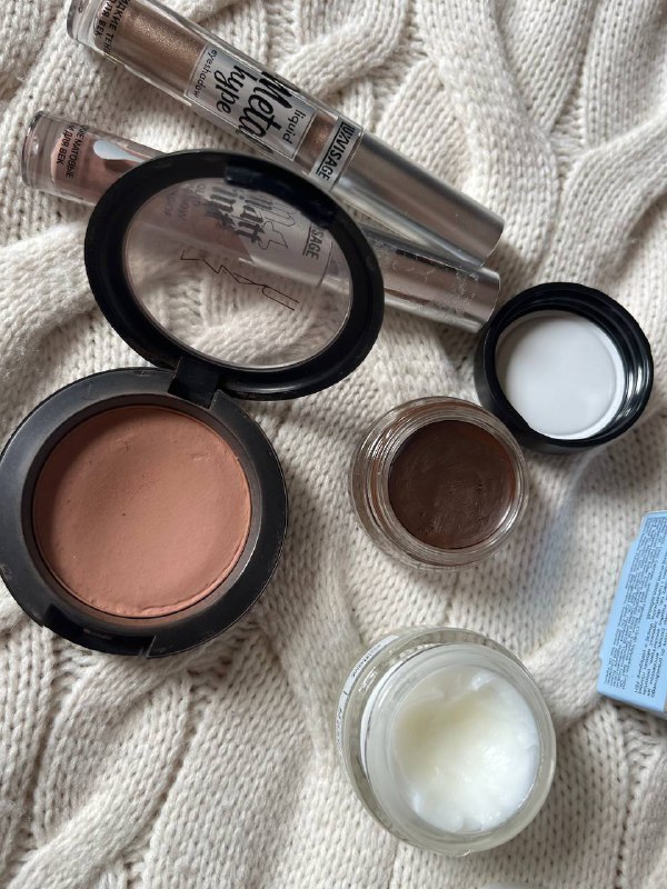 Zara, Mango, Stradivarius items with cosmetics 4