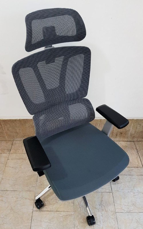 Многофункциональное офисное кресло с регулировками