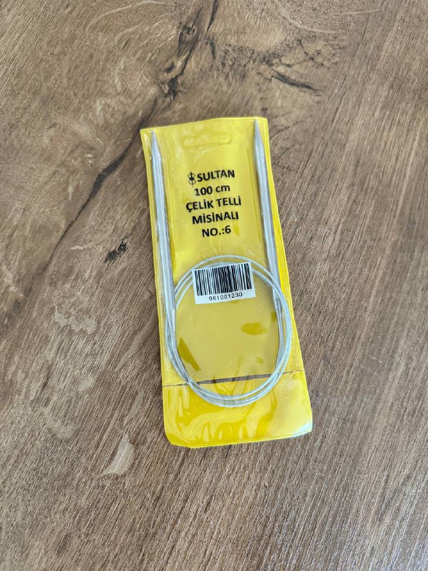 Набор пряжи, спицы, крючки и маркеры для вязания 2