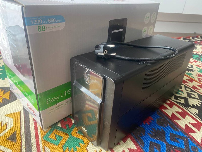 Квадрокоптер DJI Mini 2, бесперебойник APC Easy UPS, электро-гитара Strandberg, звуковая карта Universal Audio, вокальный микрофон Beyerdynamic 3