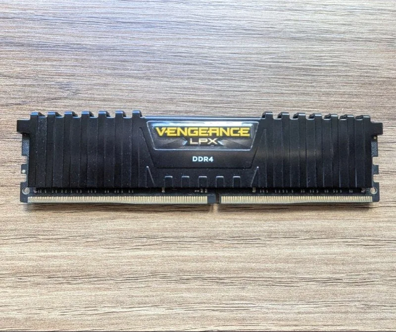 Corsair Vengeance LPX 16GB DDR4 2400 1