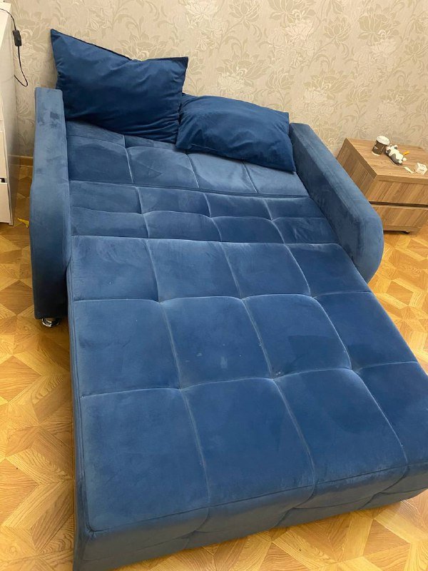 Диван раскладной, столы 2 шт