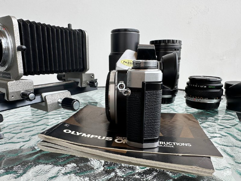 Камера Olympus OM-1n с объективами и аксессуарами 5