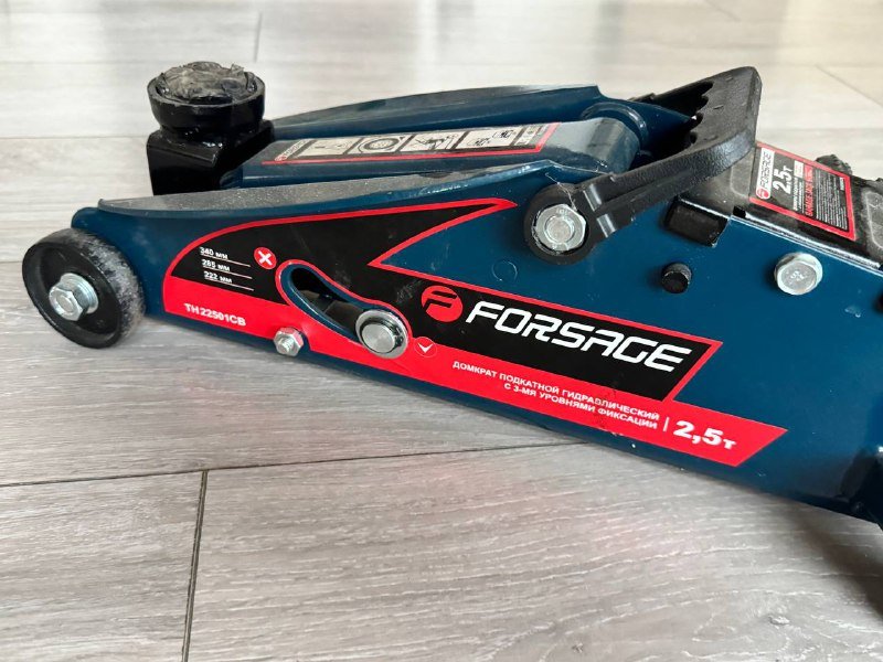 Домкрат гидравлический подкатной 2,5 тонны 2