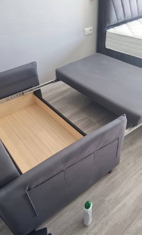 Компактный раскладной диван с базой 2