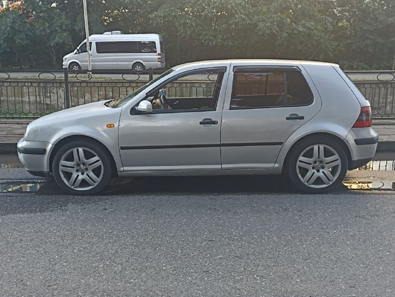 Volkswagen Golf 4 1998 1.6sr газ-бензин 2
