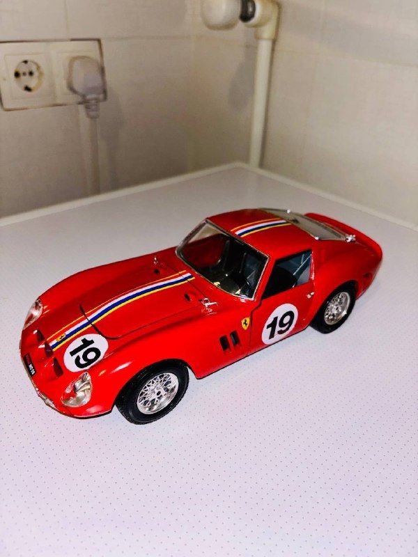 Спортивная сумка Adidas, Машинка Ferrari 250 GTO, Пылесос Karcher, Очки Tom Ford, Барсетка кожаная Nicolo 3