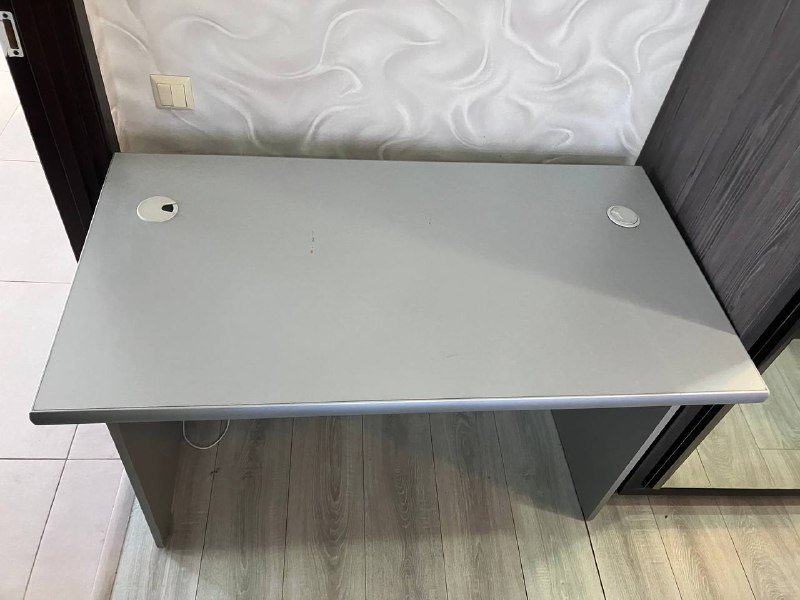 Письменный стол 65х120 с отверстиями для проводов