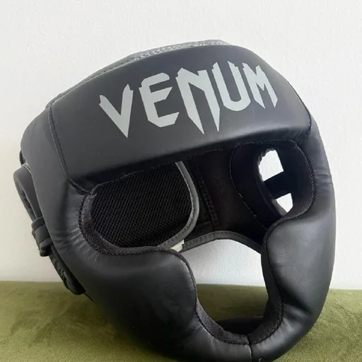Защитный шлем Venum для бокса