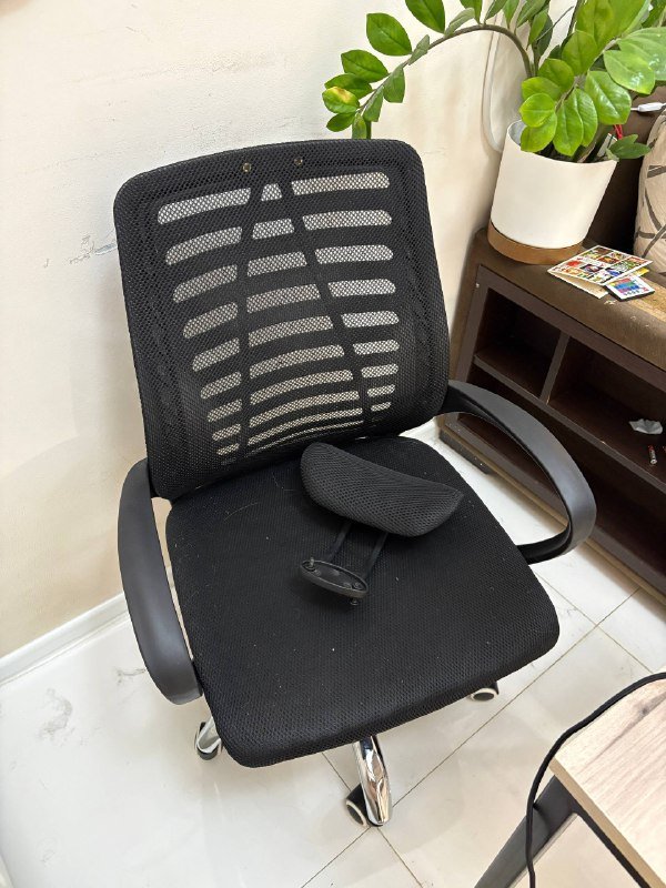 Инстакс, микрофон-колонка, JBL Flip 4, стол, кресло, стойка для микрофона, настольная лампа 5