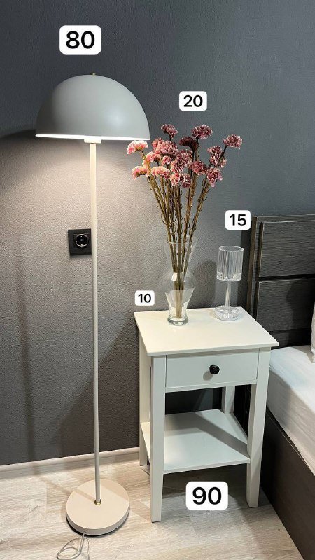 стол б/у, тумбочка, кресло, зеркало, рамки, светильники 2