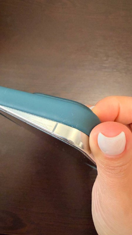 iPhone 16 Pro Max 256GB с чехлами 6