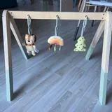 Кроватка Chicco Next2Me, пеленальный стол, ванночка, стойка Монтесори, шарф-слинг 2