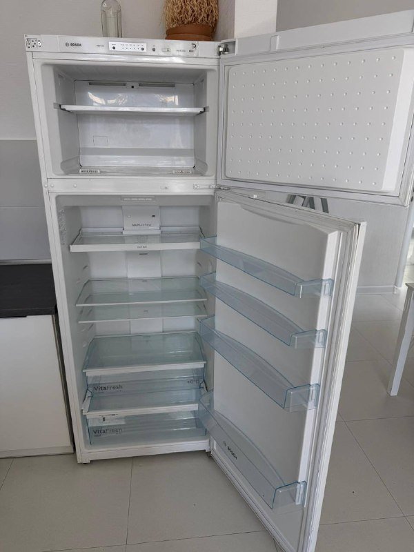 Кровать с матрасом, шкаф, холодильник 4