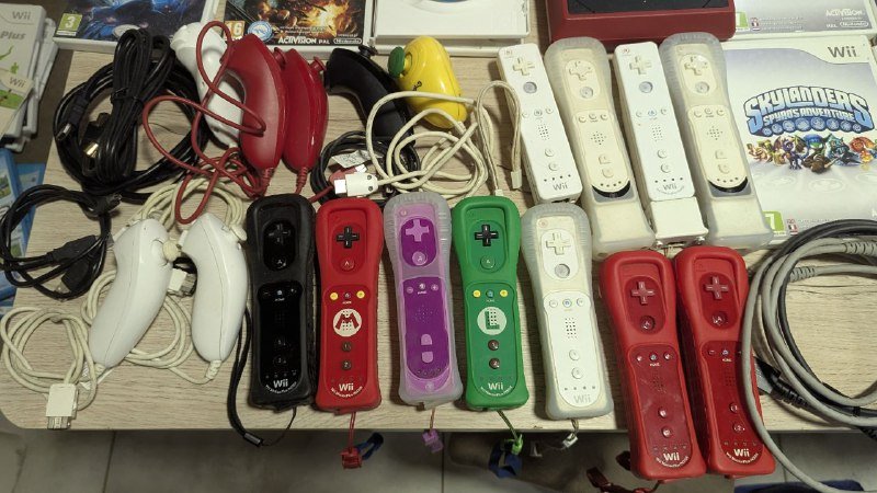 Игровые консоли Wii U, Wii, PS3, PS Vita с играми и аксессуарами 8