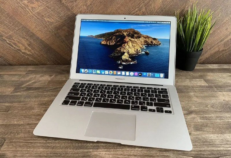 Apple MacBook Air 13" Early 2017 A1466 1