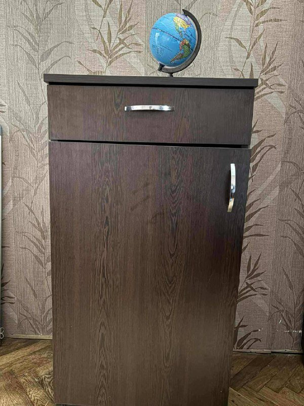 шкаф, письменный стол 7