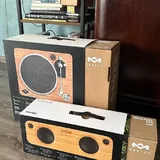Виниловый проигрыватель, Bluetooth-колонка, полка 6