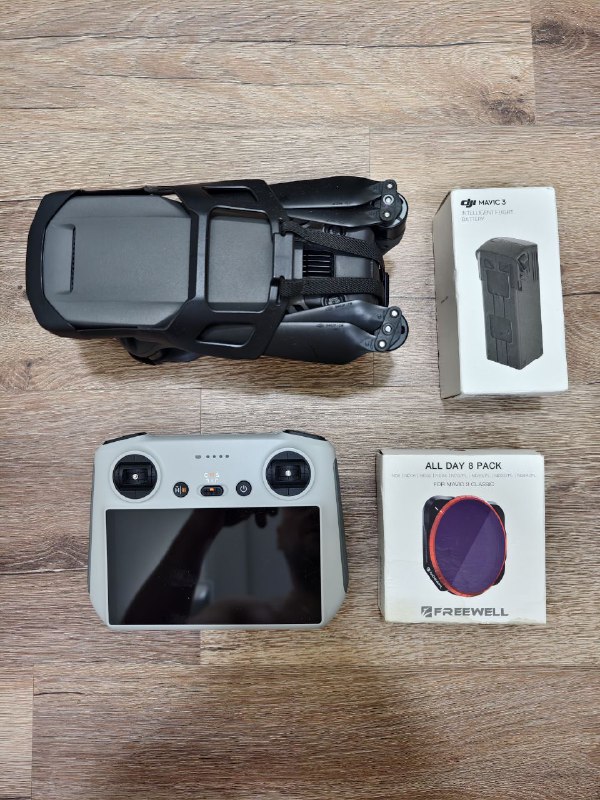 DJI MAVIC 3 classic with batteries and ND filters