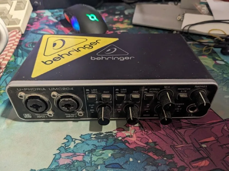 Behringer U-Phoria UMC204 аудиоинтерфейс 1