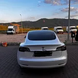 Tesla Model 3 Mid Range 2018 3
