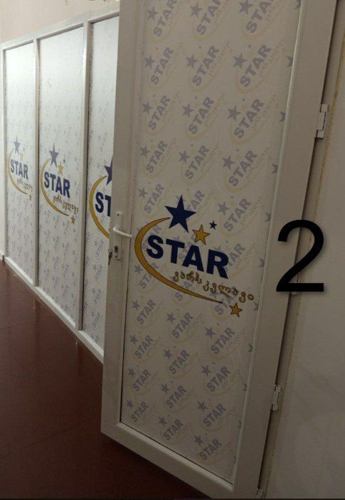 Пластиковые перегородки с дверьми три штуки 2