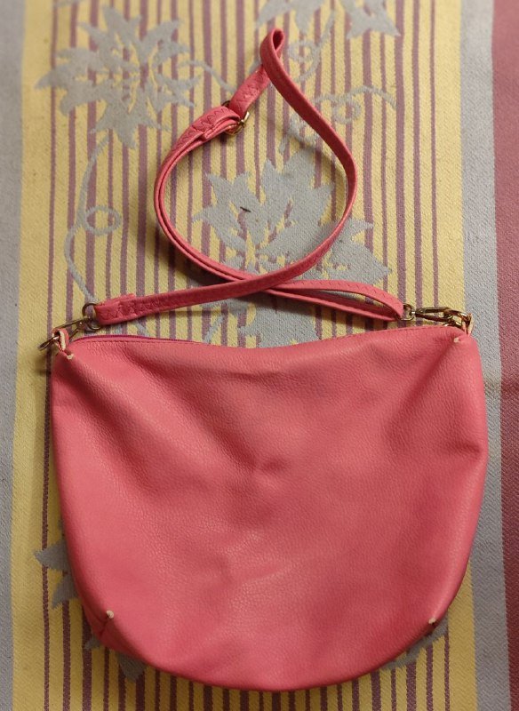 Сумки, украшения, лак для ногтей, заколки и аксессуары