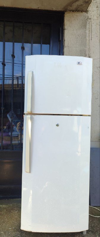 Холодильник белого цвета